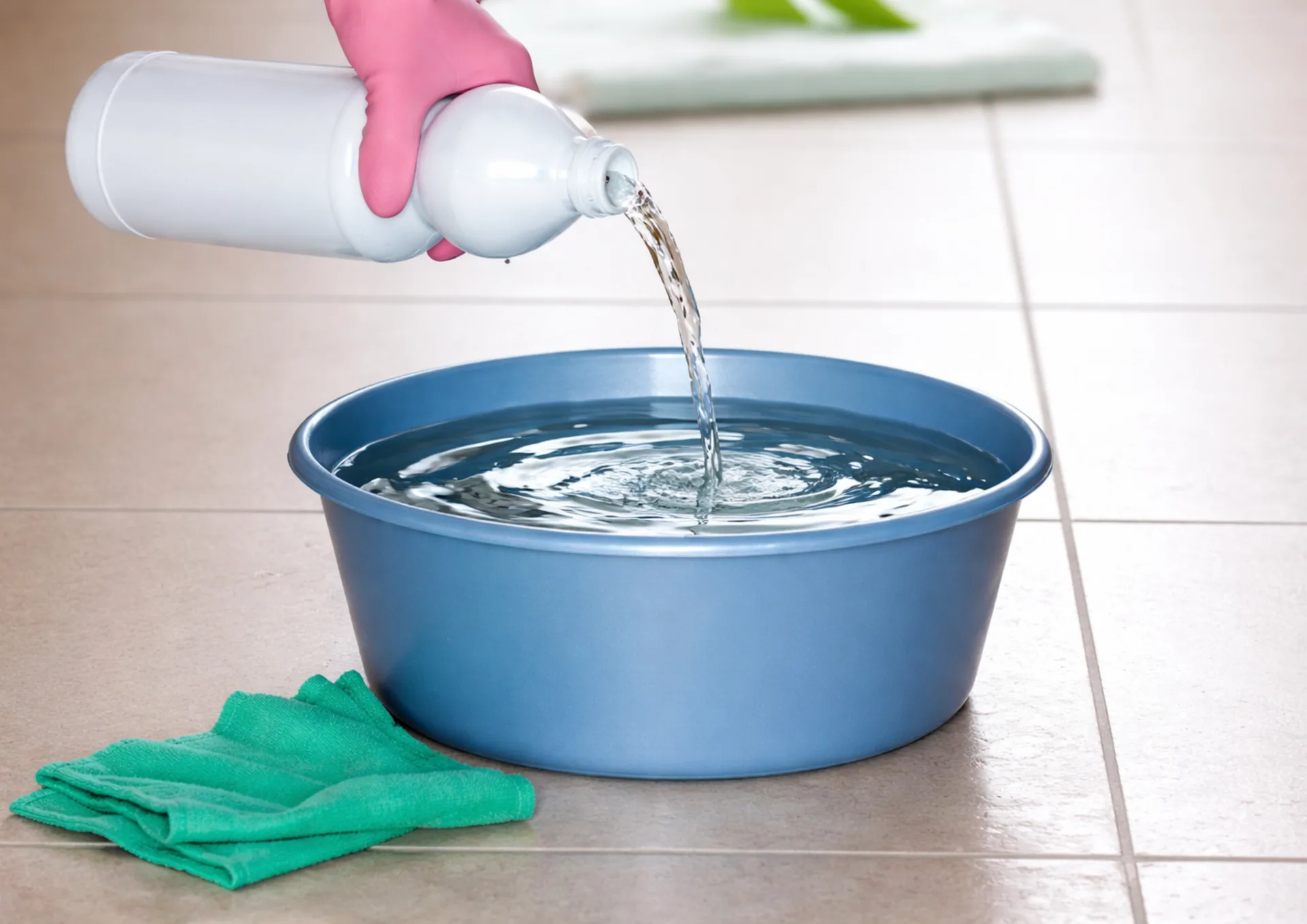 Dilution de javel dans une bassine